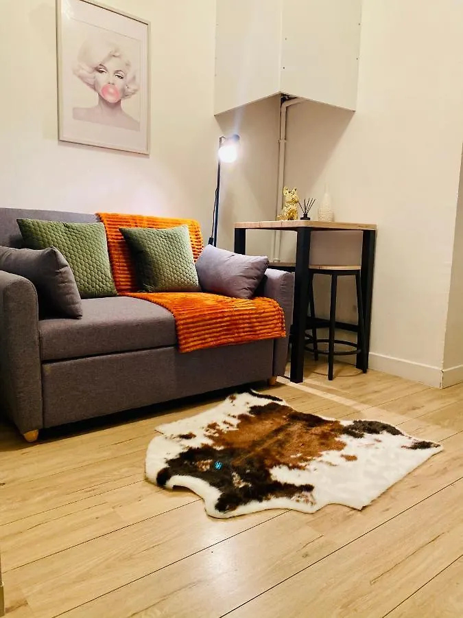 Parc Buttes Chaumont - Studio Mezzanine Paris Apartment Homestay