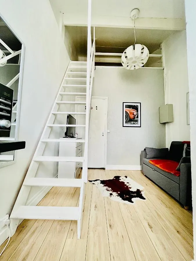 Homestay Parc Buttes Chaumont - Studio Mezzanine Paris Apartment