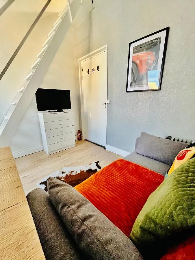 Parc Buttes Chaumont - Studio Mezzanine Paris Apartment