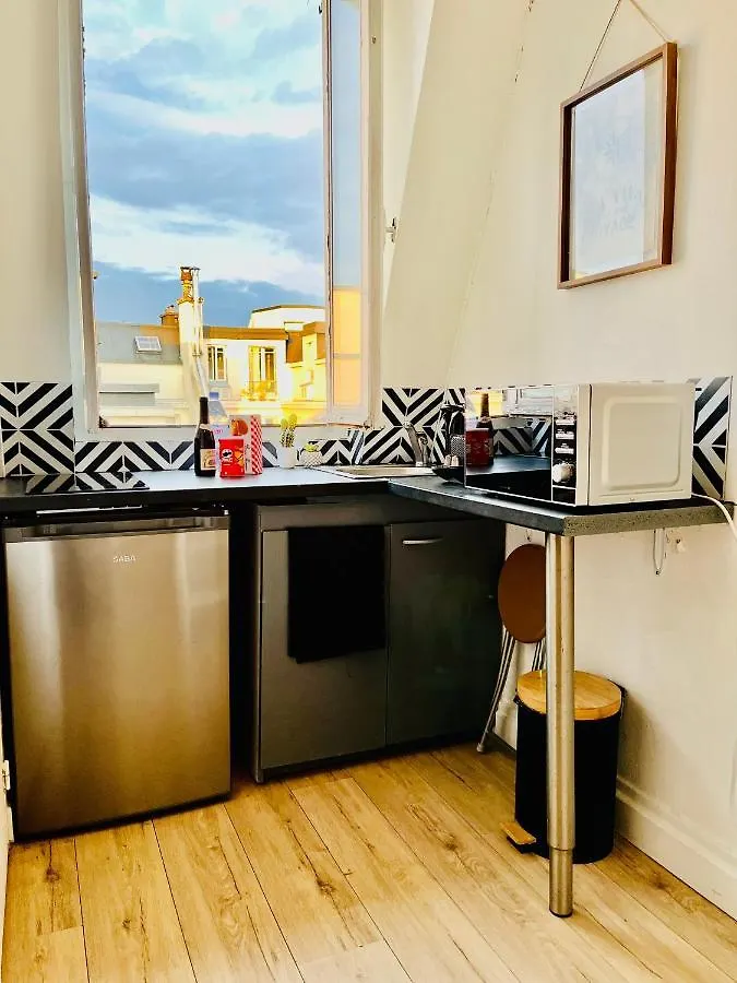Homestay Parc Buttes Chaumont - Studio Mezzanine Paris Apartment France