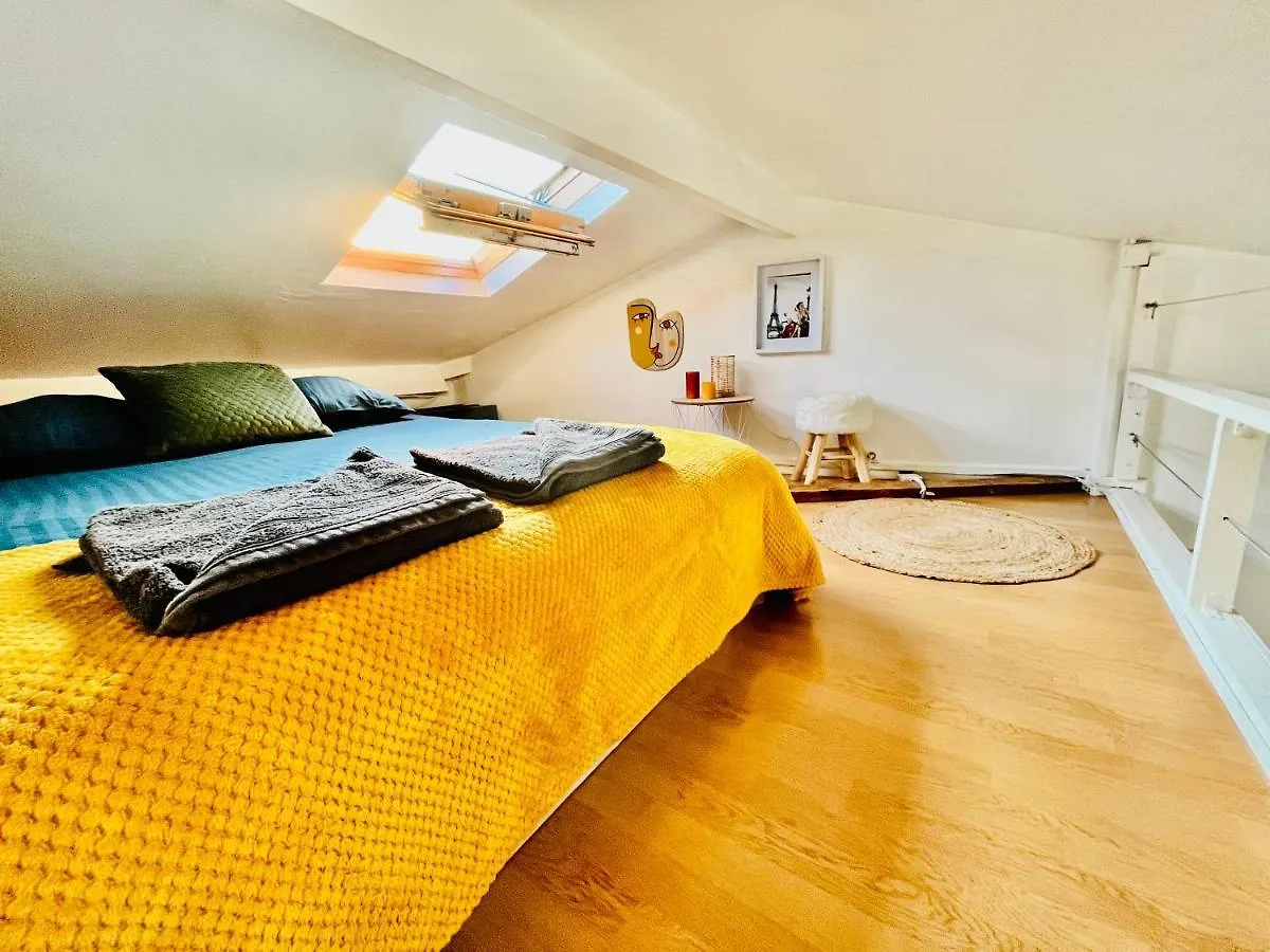 Homestay Parc Buttes Chaumont - Studio Mezzanine Paris Apartment France